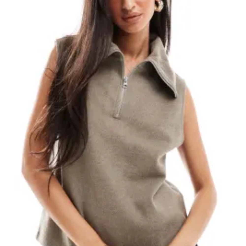 Sleeveless Zip-Knit Top in Taupe